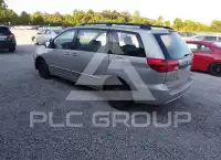 2004 Toyota SIENNA photo