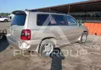 2004 Toyota Highlander photo
