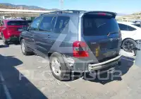 2004 Toyota Highlander photo