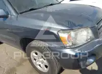 2004 Toyota Highlander photo