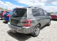 2004 Toyota Highlander photo