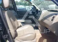 2004 Ford ESCAPE photo