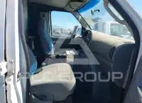 2004 Ford E-350 фото