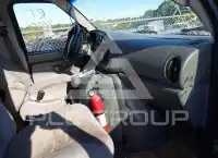 2004 Ford E-350 photo