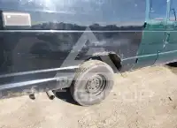 2004 Ford E-350 photo