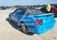 2004 Ford MUSTANG photo