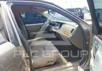 2004 Ford CROWN photo