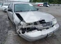 2004 Ford CROWN photo