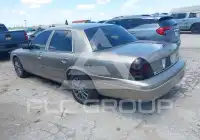 2004 Ford CROWN photo