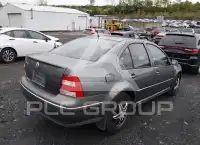 2004 Volkswagen Jetta photo