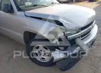 2005 Chevrolet Suburan photo