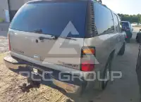 2005 Chevrolet Suburan photo
