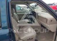 2005 Chevrolet Suburan photo