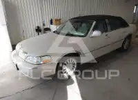 2005 Lincoln Town photo