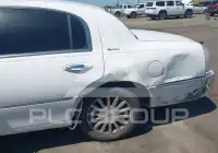2005 Lincoln Town photo