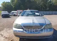 2005 Lincoln Town фото