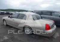 2005 Lincoln Town фото