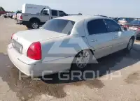 2005 Lincoln Town фото