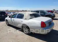 2005 Lincoln Town фото
