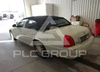 2005 Lincoln Town photo