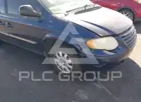 2005 Chrysler TOWN & COUNTRY фото