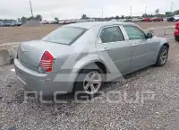 2005 Chrysler 300 photo
