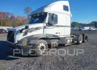 2005 Volvo VNL photo