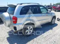 2005 Toyota RAV4 photo