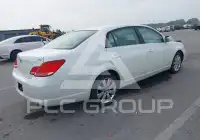 2005 Toyota AVALON photo