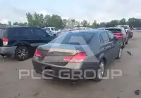 2005 Toyota AVALON photo