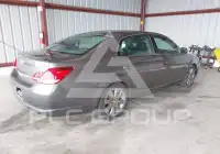 2005 Toyota AVALON photo