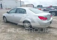 2005 Toyota AVALON photo