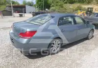 2005 Toyota AVALON фото