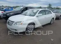2005 Toyota AVALON фото