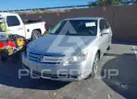 2005 Toyota AVALON фото