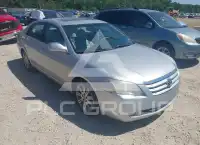 2005 Toyota AVALON фото