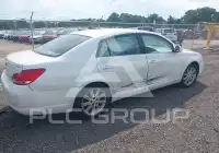 2005 Toyota AVALON photo