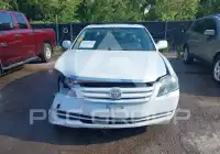 2005 Toyota AVALON фото