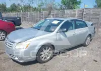 2005 Toyota AVALON фото