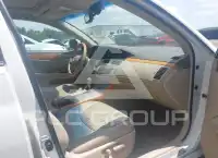 2005 Toyota AVALON photo