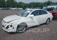 2005 Toyota AVALON photo