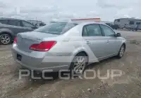 2005 Toyota AVALON photo
