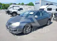2005 Volkswagen Jetta photo