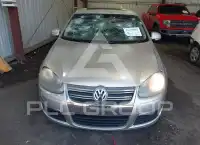 2005 Volkswagen Jetta photo