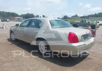 2006 Lincoln Town фото