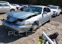 2007 Lincoln Town photo