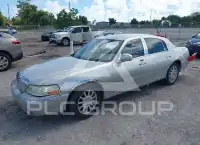 2007 Lincoln Town фото