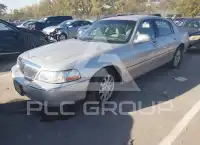 2009 Lincoln Town фото