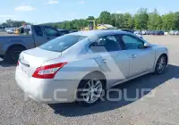 2010 Nissan MAXIMA photo