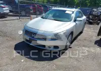 2010 Nissan MAXIMA photo